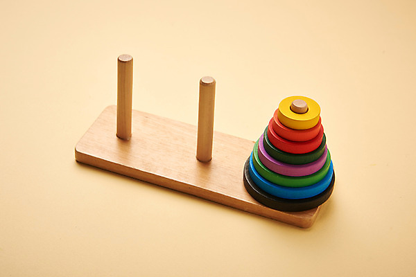포토 JPG 스튜디오촬영 교육 실내 누끼 사람없음 오브젝트 교구 교육용품 유아교구 에듀 완구용품 창의력 베이지색배경 나무블록 하노이탑 국내포토 백그라운드 문구용품 내부 목재 블록 유아교재 베이지색 에듀케이션 파일형식