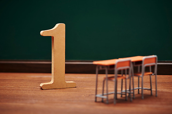 포토 JPG 스튜디오촬영 1 교육 실내 누끼 사람없음 아웃포커스 숫자 모형 칠판 우승 책상 오브젝트 교구 교육용품 에듀 완구용품 창의력 국내포토 문자 가구 문구용품 촬영기법 내부 최고 에듀케이션 파일형식