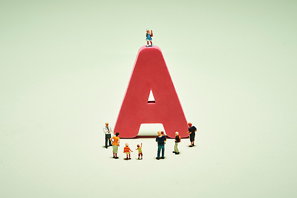 포토 JPG 스튜디오촬영 교육 실내 누끼 사람없음 미니어처 오브젝트 교구 성적 교육용품 A 점수 부러움 에듀 완구용품 창의력 초록배경 국내포토 알파벳 감정 백그라운드 문구용품 내부 초록색 모형 에듀케이션 파일형식