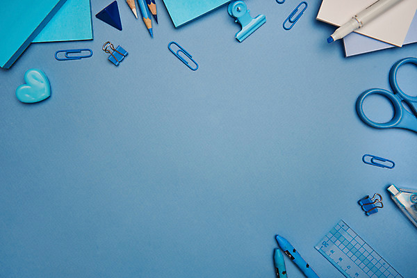 포토 JPG 스튜디오촬영 교육 색연필 가위 실내 자 집게 누끼 사람없음 파란색 하이앵글 블록 오브젝트 포스트잇 교구 파란배경 클립 교육용품 형광펜 수정테이프 에듀 완구용품 창의력 플랫레이 국내포토 뷰포인트 컬러 백그라운드 문구용품 학용품 내부 펜 메모지 플랫 에듀케이션 파일형식