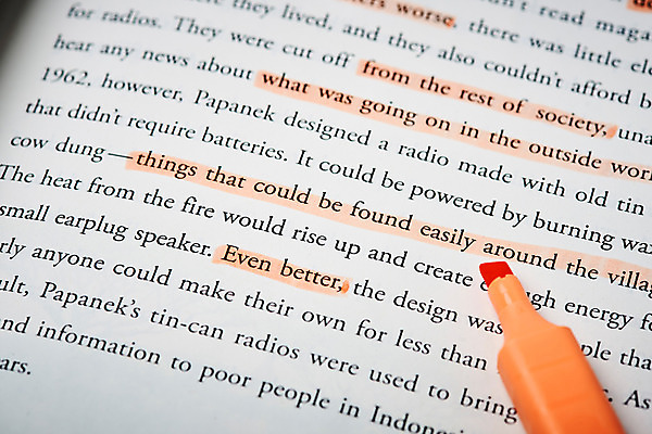 포토 JPG 스튜디오촬영 영어 교육 실내 영어교육 사람없음 오브젝트 교구 교육용품 문제집 형광펜 밑줄 에듀 영어교과서 완구용품 창의력 국내포토 문자 문구용품 내부 책 펜 에듀케이션 파일형식