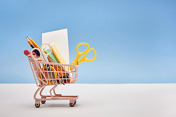 포토 JPG 스튜디오촬영 교육 문구용품 가위 실내 누끼 사람없음 연필 쇼핑카 메모지 오브젝트 교구 파란배경 교육용품 형광펜 가위질 에듀 완구용품 창의력 마스킹테이프 국내포토 백그라운드 학용품 가위_도구 내부 파란색 쇼핑 필기구 펜 사무용품 카트 테이프 에듀케이션 파일형식