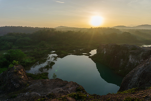 포토 JPG 해외이미지 계절 호수 자연 하늘 휴가 휴식 파노라마 사람없음 물 파란색 태양 반사 평화 일출 화목 말레이시아 수평선 해외포토 자연요소 아시아 컬러 컨셉 촬영기법 노을 생태계 파일형식 이미지허브