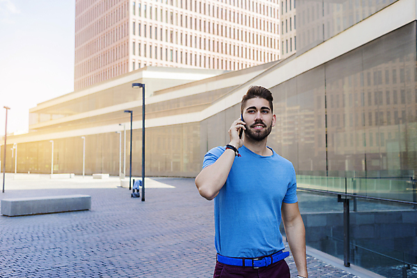 포토 JPG 해외이미지 직업 1 라이프스타일 손 남자 비즈니스 사업가 통신 성공 모바일 수염 거리 대화 한명 서기 미소 사람 정장 성인 야외 건물 가로 스마트폰 핸드폰 사무실 유행 도시 업무 비즈니스맨 자신감 주머니 스마트 경영자 부름 경영 해외포토 건축물 옷 감정 컨셉 모션 표정 말하기 생활 신체부위 전자제품 스마트기기 작업 직장인 리더 파일형식 이미지허브