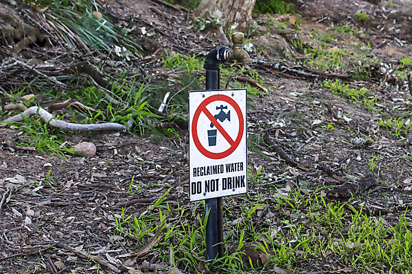 포토 JPG 해외이미지 호수 음료 자연 경고 안전 사람없음 야외 빨간색 초록색 물 강 갈색 환경 마시기 흰색 호주 숲 댐 땅 사인 생존 해외포토 자연요소 공공시설 컬러 모션 오세아니아 생태계 파일형식 이미지허브