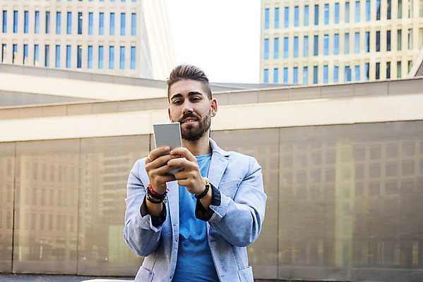 포토 JPG 해외이미지 백인 1 라이프스타일 남자 행복 백그라운드 모바일 수염 거리 한명 서기 사람 성인 야외 건물 스마트폰 핸드폰 선글라스 유행 자전거 기록 도시 메시지 사이클링 스타일 힙스터 카피스페이스 해외포토 서양인 건축물 패션 감정 안경 모션 생활 전자제품 스마트기기 바이크 공백 육상스포츠 파일형식 이미지허브