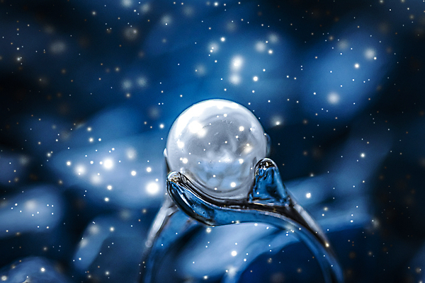 포토 JPG 해외이미지 장신구 실내 사람없음 뷰티 조약돌 반지 화려 우아함 보석 파란배경 진주 해외포토 백그라운드 컨셉 내부 파란색 돌_바위 광석 파일형식 이미지허브