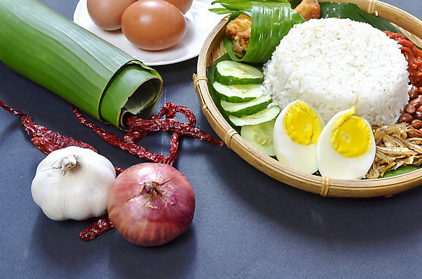 포토 JPG 해외이미지 전통 접시 아시아 문화 음식 백그라운드 잎 고추 밥 오이 바나나 요리 동양인 사람없음 계란 식사 치킨 튀김 흰색 아침식사 향신료 매움 향기 인도네시아 땅콩 지역 코코넛 말레이시아 싱가폴 인기 해외포토 식물 식기 나라 컬러 채소 과일 인종 알 견과류 맛 냄새 닭고기요리 향미료 파일형식 이미지허브