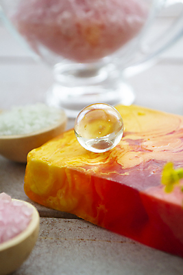 포토 JPG 해외이미지 라이프스타일 꽃 분홍색 백그라운드 컨셉 유리 탁자 휴식 주택 건강 가면 사람없음 빨간색 초록색 물 파란색 빛 컬러풀 약 노란색 스파 청결 흰색 신선 사발 아로마 비누 분무기 닦기 성분 아로마테라피 조제 내추럴 돌봄 바디케어 위생관리 해외포토 자연요소 식물 컬러 가구 의학 모션 재질 관리 건물 생활 위생용품 사기그릇 위생 만들기 테라피 파일형식 이미지허브