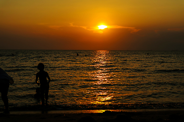 포토 JPG 해외이미지 여자 실루엣 바다 여행 가족 휴가 한명 서기 성인 야외 햇빛 일몰 성인여자한명만 해외포토 1 관계 모션 촬영기법 사람 태양 노을 여자한명만 성인여자만 파일형식 이미지허브