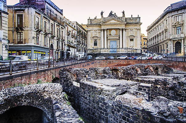 포토 JPG 해외이미지 유럽 문화 여행 유적 건축양식 휴가 사람없음 야외 건물 도시풍경 교회 여행객 일몰 경기장 이탈리아 짐 바위 도시 역사 재산 클래식 극장 지중해 정사각형 타운 천연기념물 고고학 로마인 방법 옛날 원형극장 제국 파멸 해외포토 도형 전통 건축물 교육 건축 나라 바다 컨셉 스포츠시설 종교건축 사람 인종 풍경 금융 노을 돌_바위 파일형식 소멸 이미지허브