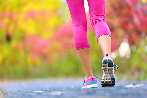 포토 JPG 해외이미지 라이프스타일 공원 여자 스포츠 분홍색 신발 다이어트 자국 발 자연 아침 건강 한명 사람 성인 야외 달리기 조깅 운동 걷기 힘 연습 레깅스 달리기선수 주자 타이즈 해외포토 주간 1 공공시설 컬러 모션 하의 생활 신체부위 생태계 육상선수 파일형식 이미지허브