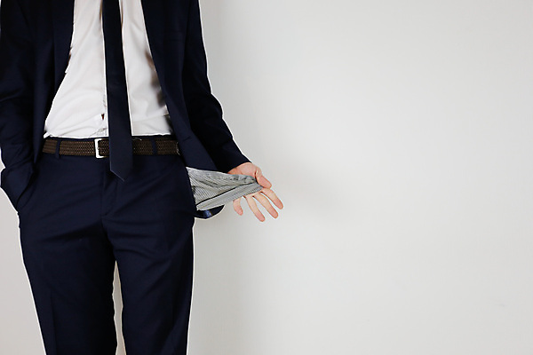 포토 JPG 해외이미지 직업 손 남자 감정 컨셉 돈 비즈니스 사람 사람없음 금융 경제 쇼핑 우정 슬픔 비즈니스맨 구멍 황무지 가난 실업 걱정 호기심 보여주기 빈털터리 파산 빚 우울증 위기 적자 해외포토 모션 신체부위 친구 직장인 재산 질병 파일형식 이미지허브