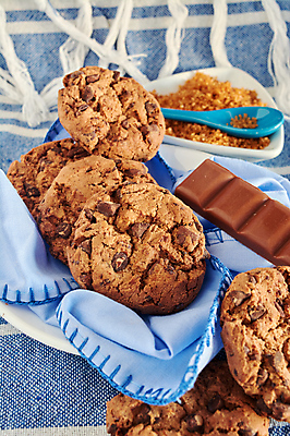 포토 JPG 해외이미지 접시 어린이 음식 다이어트 재료 디저트 주택 건강 요리 사람없음 갈색 노란색 쿠키 주방 초콜릿 숟가락 검은색 어둠 활발 우유 조미료 달콤 맛 아침식사 크리스탈 가루 설탕 굽기 묘사 질감 아로마 칼로리 코코아 내추럴 단백질 영양분 정물화 짠맛 페스츄리 해외포토 식기 음료 빵 컬러 컨셉 유제품 수저 사람 건물 식사 광석 구이 그림 영양소 향미료 파일형식 이미지허브