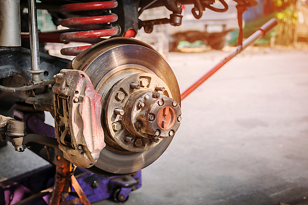 포토 JPG 해외이미지 산업 부분 교통시설 자동차 새로움 안전 사람없음 상점 금속 기계 봄 장비 시골 바퀴 원형 변화 수리 브레이크 서비스 타이어 볼트 시스템 엔진 정비공 모터 유지 패드 교체 단절 옛날 자동 제어 차고 철강 캘리퍼스 해외포토 도형 계절 육상교통 교통 컨셉 재질 공구 기술자 시설 파일형식 이미지허브