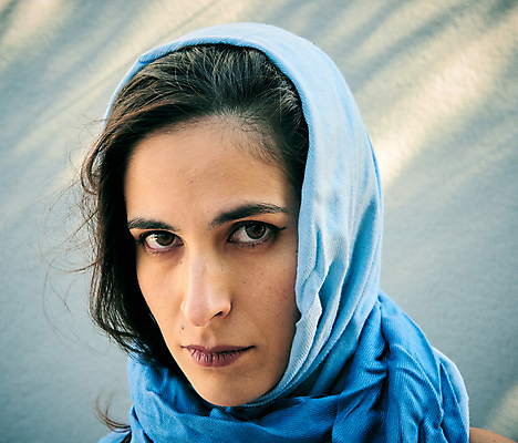 포토 JPG 해외이미지 백인 라이프스타일 여자 행복 유럽 얼굴 한명 사람 인종 성인 파란색 뷰티 유행 화려 우아함 해외포토 서양인 1 감정 나라 컬러 컨셉 생활 신체부위 파일형식 이미지허브