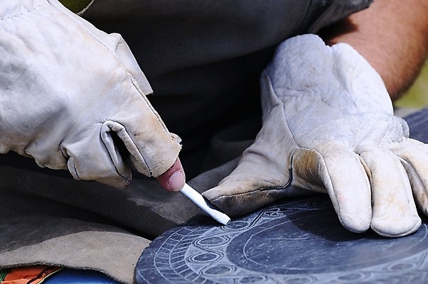 포토 JPG 해외이미지 전통 손 조각 노동자 관리 미술 사람없음 업무 만들기 예술가 장인 수공예 석판 해외포토 직업 모션 문화예술 신체부위 작업 공예 파일형식 이미지허브