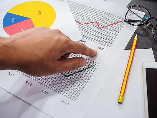 포토 JPG 해외이미지 직업 손 종이 안경 백그라운드 컨셉 인터넷 비즈니스 탁자 성공 그래프 설계 직장 사람없음 금융 스마트폰 컴퓨터 사무실 연필 펜 디지털 쪽지 공책 자료 성장 흰색 가리킴 작업 목표 계획 디자이너 연도 책상 분석 투자 창업 개발 골 마케팅 해외포토 잡화 컬러 가구 회사 문구용품 학용품 손짓 신체부위 경제 전자제품 핸드폰 스마트기기 필기구 자영업 파일형식 이미지허브