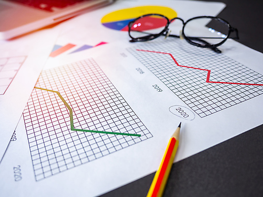 포토 JPG 해외이미지 직업 종이 안경 백그라운드 컨셉 비즈니스 탁자 성공 그래프 설계 직장 사람없음 금융 컴퓨터 사무실 연필 펜 우주 디지털 쪽지 공책 자료 성장 흰색 가리킴 작업 목표 계획 디자이너 연도 책상 분석 투자 창업 페이지 개발 골 마케팅 해외포토 잡화 컬러 가구 회사 문구용품 학용품 손짓 경제 전자제품 필기구 자영업 파일형식 이미지허브
