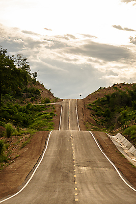 포토 JPG 해외이미지 주간 나무 공원 도로 길 여행 백그라운드 곡선 교통시설 자연 하늘 산 거리 경사 사람없음 야외 초록색 파란색 빛 환경 운전 차도 시골 고속도로 언덕 속도 루트 방법 해외포토 자연요소 식물 공공시설 선 컬러 교통 모션 시설 생태계 파일형식 이미지허브