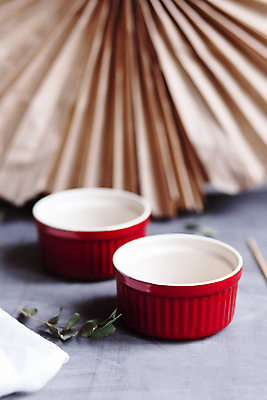 포토 JPG 해외이미지 모양 식기 접시 음식 백그라운드 컨셉 재료 주방용품 디저트 건강 요리 사람없음 컵 빨간색 주방 빵집 장비 회색 흰색 도자기 사발 달콤 맛 작음 설탕 컵케이크 굽기 먹기 오브젝트 준비 흰배경 냅킨 레시피 곰팡이 방법 백자 캐서롤 페스츄리 핸드메이드 해외포토 빵 컬러 생활용품 모션 케이크 상점 용기_그릇 사기그릇 크기 구이 파일형식 이미지허브