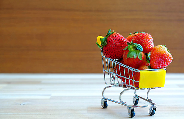 포토 JPG 해외이미지 잡화 열매 음식 백그라운드 컨셉 농업 다이어트 과일 자연 딸기 디저트 건강 사람없음 목재 빨간색 쇼핑 세일 바구니 상점 카트 흰색 신선 그룹 시장 달콤 맛 구매 작음 유기농 날것 소매 슈퍼마켓 내추럴 숙성 채식주의자 해외포토 나무 식물 웰빙 산업 컬러 재료 크기 생태계 채식 파일형식 이미지허브