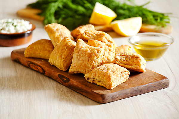 포토 JPG 해외이미지 음식 치즈 실내 건강 사람없음 초록색 갈색 노란색 검은색 저녁식사 빵집 흰색 애피타이저 작음 굽기 레몬 허브 유기농 브런치 그리스인 점심식사 딜 입가심 페스츄리 핸드메이드 해외포토 서양인 식물 웰빙 빵 컬러 과일 유제품 내부 상점 식사 크기 구이 파일형식 이미지허브