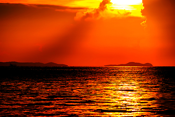 포토 JPG 해외이미지 계절 호수 바다 분홍색 무지개 오렌지 자연 하늘 아침 낚시 날씨 추상 사람없음 야외 빨간색 파란색 빛 컬러풀 햇빛 태양 뷰티 노란색 우주 일출 어둠 침묵 황혼 일몰 새벽 시골 보트 황금 야간 저녁 낚시꾼 천국 내추럴 해외포토 주간 자연요소 컬러 무늬 배_교통 과일 레저 노을 소리 생태계 파일형식 이미지허브