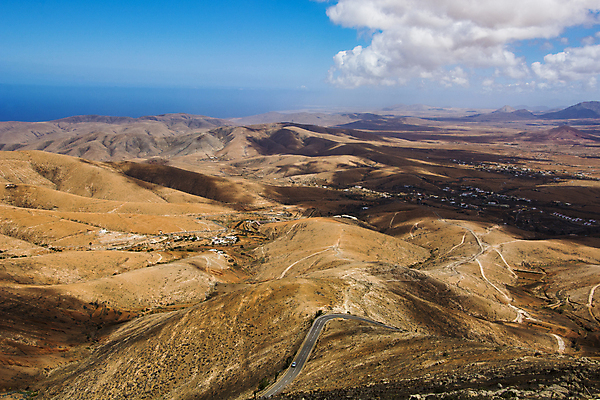 포토 JPG 해외이미지 라이프스타일 도로 바다 섬 여행 백그라운드 자연 하늘 휴가 산 거리 안테나 사람없음 야외 파란색 계곡 놀람 사막 시골 고속도로 정상 땅 언덕 장면 내추럴 루트 파라다이스 수평선 비콘스 해외포토 감정 길 컬러 통신 교통시설 표정 생활 생태계 파일형식 이미지허브