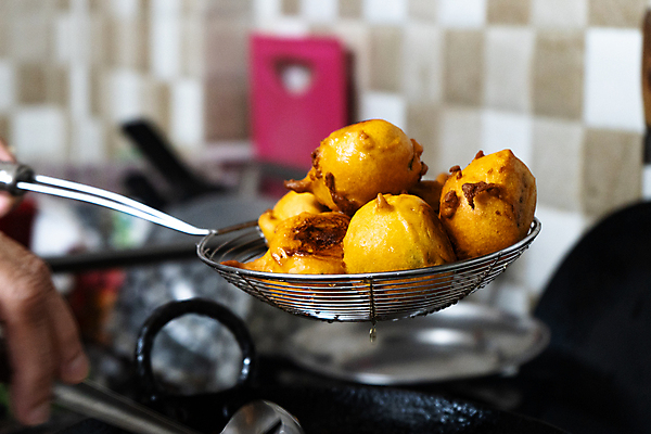 포토 JPG 해외이미지 음식 빵 거리 서브 주택 패스트푸드 샌드위치 요리 동양인 사람없음 주방 식당 식사 튀김 햄버거 뜨거움 그물 인도인 매움 밀가루 건강식 점심식사 라마단 부담 인기 채식주의자 핸드메이드 해외포토 외국인 인종 건물 상점 맛 인스턴트 가루 채식 파일형식 이미지허브
