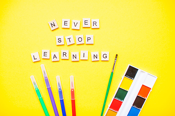 포토 JPG 해외이미지 학생 알파벳 교육 종이 백그라운드 컨셉 장신구 텍스트 학교 탁자 문구용품 미술 사람없음 목재 빨간색 초록색 파란색 단어 컬러풀 사무실 연필 펜 노란색 우주 그룹 플랫 정상 편지 큐브 책상 오브젝트 사인 신학기 위치 환영 공급 카피스페이스 해외포토 나무 문자 영어 컬러 가구 비즈니스 재료 문화예술 학용품 필기구 공백 파일형식 이미지허브