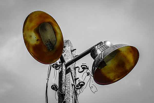 포토 JPG 해외이미지 백그라운드 가로등 하늘 조명 거리 흑백 사람없음 야외 빛 금속 힘 장비 회색 에너지 전선 수확 등불 램프 기둥 도시 네트워크 부식 싱글 철사 봉 철탑 분배 옛날 전압 콘크리트 현재 공급 카피스페이스 해외포토 공공시설 건축 컬러 컨셉 농업 재질 촬영기법 탑 공백 파일형식 이미지허브