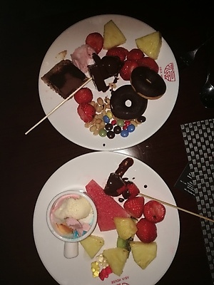 포토 JPG 해외이미지 식기 접시 손 음식 백그라운드 컨셉 과일 비즈니스 탁자 디저트 주택 바나나 실내 관리 사람 앉기 사람없음 스마트폰 상자 사무실 알약 케이크 초콜릿 방 샐러드 잡기 사발 사과 작음 만화 가득함 컵받침 토핑 온라인 고립 해외포토 가구 모션 내부 건물 신체부위 핸드폰 스마트기기 약 사기그릇 크기 받침대 파일형식 이미지허브