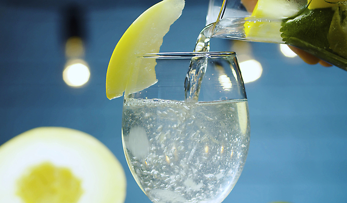 포토 JPG 해외이미지 음료 과일 유리 전등 귤 실내 건강 사람없음 물 얼음 흐름 추위 신선 조끼 액체 붓기 닫기 맛 멜론 갈증 레모네이드 민트 상쾌 유기농 파란배경 라임 내추럴 소다 핸드메이드 해외포토 자연요소 웰빙 감정 백그라운드 컨셉 모션 재질 조명 내부 파란색 외투 허브 에이드 파일형식 이미지허브