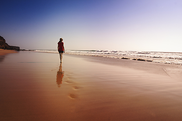 포토 JPG 해외이미지 여자 행복 모래 파도 바다 여행 생각 자연 하늘 휴가 휴식 사람 성인 사람없음 야외 물 뷰티 반사 걷기 화려 파라다이스 해외포토 자연요소 감정 컨셉 모션 생태계 파일형식 이미지허브