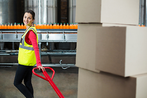 포토 JPG 해외이미지 백인 여자 노동자 실내 한명 상반신 20대 성인 옆모습 상자 걷기 운반 당기기 물류창고 성인여자한명만 해외포토 서양인 직업 1 뷰포인트 모션 사람 청년 내부 창고 여자한명만 성인여자만 파일형식 이미지허브