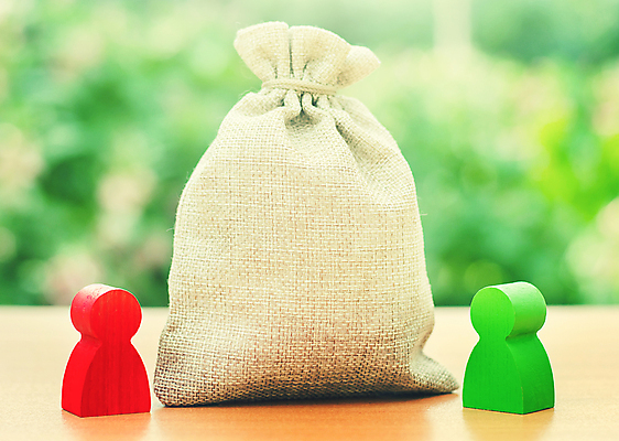 포토 JPG 해외이미지 컨셉 돈 사람모양 사람없음 아웃포커스 금융 경제 경쟁 거래 말_게임 돈자루 수입 해외포토 모양 촬영기법 재산 파일형식 이미지허브