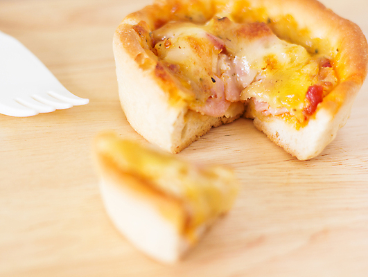 포토 JPG 해외이미지 전통 음식 빵 백그라운드 토마토 치즈 피자 건강 요리 사람없음 식사 저녁식사 이탈리아 흰색 신선 맛 작음 케첩 굽기 하와이 점심식사 고립 모짜렐라치즈 미니 페스츄리 해외포토 유럽 컬러 컨셉 채소 유제품 패스트푸드 서양음식 미국 소스_음식 크기 구이 파일형식 이미지허브