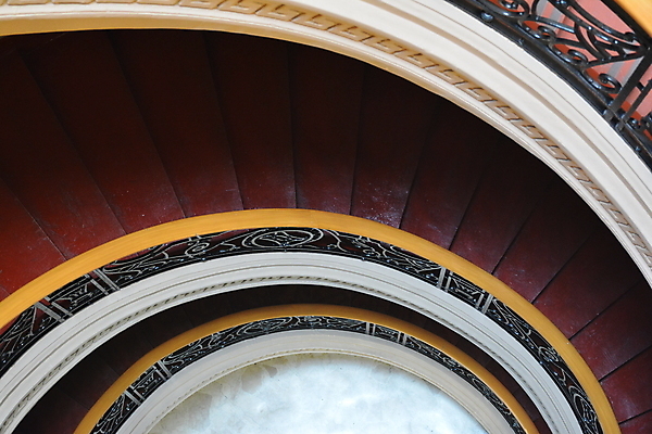 포토 JPG 해외이미지 디자인 곡선 건축양식 실내 나선형 사람없음 내부 계단 산책 단계 해외포토 건축 선 무늬 휴식 파일형식 이미지허브