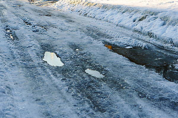 포토 JPG 해외이미지 계절 도로 길 여행 겨울 곡선 자연 날씨 숙이기 사람없음 야외 물 냉동 얼음 회색 추위 덮개 흰색 시골 고독 숲 위험 바퀴자국 서리 장면 내추럴 나쁜 방법 선로 제설기 눈내림 해외포토 자연요소 감정 선 컬러 포즈 컨셉 교통시설 자국 눈_날씨 뚜껑 생태계 제설 파일형식 이미지허브