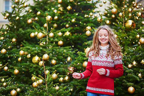포토 JPG 해외이미지 나무 모델 유럽 크리스마스 겨울 공 불 휴가 새해 거리 폭죽 한명 사람 야외 장식 노란색 유행 축제 프랑스 흰색 축하 도시 황금 프랑스어 카피스페이스 파리(프랑스) 해외포토 자연요소 식물 문자 1 계절 기념일 나라 컬러 컨셉 공백 파일형식 이미지허브