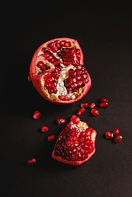 포토 JPG 해외이미지 검은배경 사람없음 어둠 낟알 날것 석류 석류알 해외포토 백그라운드 과일 검은색 파일형식 이미지허브