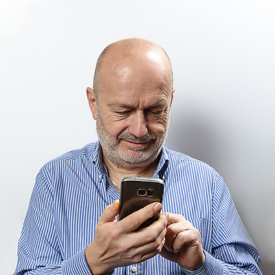 포토 JPG 해외이미지 백인 직업 1 라이프스타일 남자 행복 중년 비즈니스 통신 모바일 세포 실내 말하기 대화 한명 서기 미소 사람 앉기 성인 스마트폰 핸드폰 사무실 외침 잡기 업무 비즈니스맨 중앙 연결 무선전화기 전화기 스마트 부름 경영 의사소통 채팅 셀룰러 해외포토 서양인 감정 컨셉 모션 표정 내부 생활 전자제품 스마트기기 소리 작업 직장인 파일형식 이미지허브