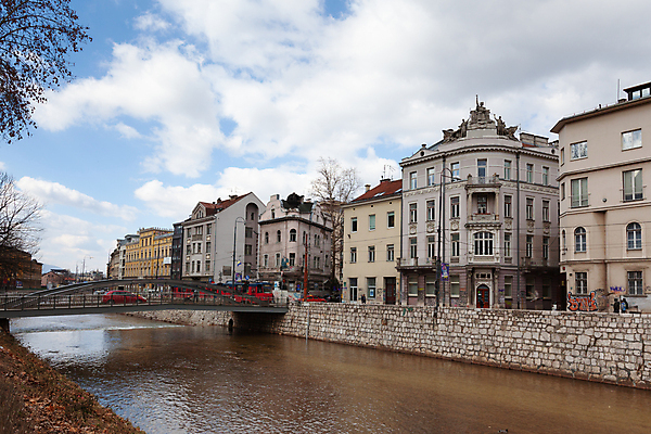 포토 JPG 해외이미지 문화 여행 건축양식 자연 풍경 사람없음 야외 물 파란색 강 환경 바위 신선 도시 중세 역사 타운 보스니아 옛날 해외포토 자연요소 건축 컬러 돌_바위 생태계 파일형식 이미지허브