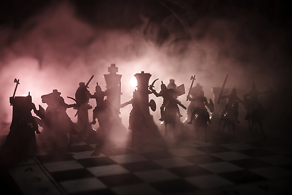 포토 JPG 해외이미지 실루엣 백그라운드 비즈니스 모션 놀이 성공 추상 아이디어 사람없음 힘 경쟁 도전 골동품 게임 우승 성 중세 체스말 체스 계획 야간 왕 리더 싸움 전쟁 패배 체스판 공상 전략 병정 장군 전사 여왕 명예 전쟁터 왕국 지능 토너먼트 특별함 필승 해외포토 자연요소 직업 건축물 컨셉 무늬 촬영기법 최고 말_게임 역사 파일형식 이미지허브