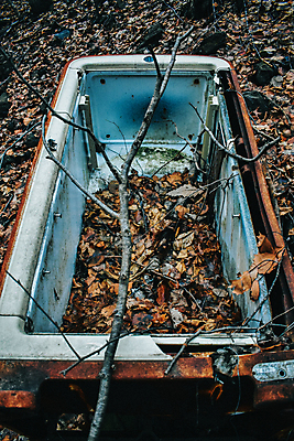 포토 JPG 해외이미지 디자인 산업 자연 날씨 손잡이 사람없음 야외 문 금속 기계 재활용 손상 장비 수확 골동품 오픈 황폐 지저분함 쓰레기 폐기물 컨테이너 철 버리기 향수 부식 질감 복고 냉장고 한조각 낭비 구식 깨짐 냉동고 썩음 옛날 중고 철강 해외포토 1 컨셉 농업 모션 재질 화장품 가전제품 감각 친환경 생태계 파일형식 이미지허브