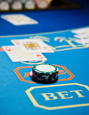 포토 JPG 해외이미지 사람없음 아웃포커스 트럼프 포커칩 도박 카지노 포커 해외포토 촬영기법 놀이용품 게임 파일형식 이미지허브