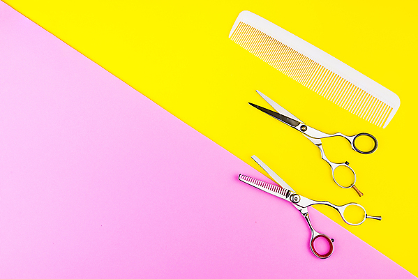 포토 JPG 해외이미지 직업 헤어스타일 디자인 여자 백그라운드 수염 기술 사람없음 빛 뷰티 노란색 유행 상점 금속 장비 잡기 머리빗 우아함 은색 미용사 이발 자르기 오브젝트 날카로움 손질 몸단장 이발소 돌봄 스타일리스트 이발사 철강 커터 스타일 해외포토 컬러 컨셉 모션 재질 사람 미용용품 뷰티샵 파일형식 이미지허브