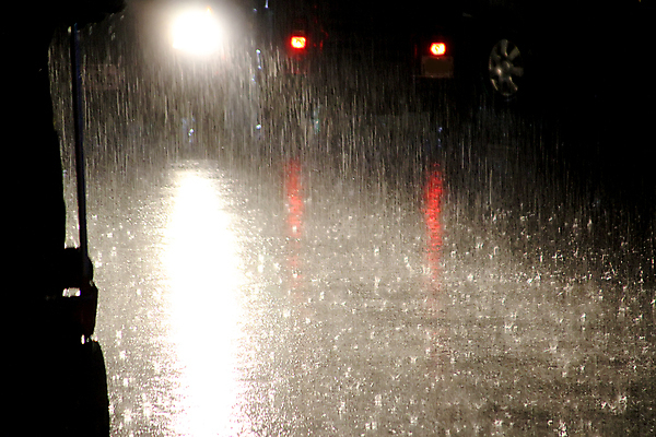 포토 JPG 해외이미지 구름 계절 백그라운드 교통시설 모션 자연 하늘 날씨 거리 사람없음 야외 물 여름 빛 환경 검은색 어둠 거품 젖음 흐름 안개 광선 가을 물방울 도시 투명 액체 고독 떨어짐 야간 저녁 신비 빗방울 폭풍 공상 마법 빛망울 내추럴 유흥 해외포토 자연요소 감정 컬러 교통 컨셉 비_날씨 시설 생태계 파일형식 이미지허브
