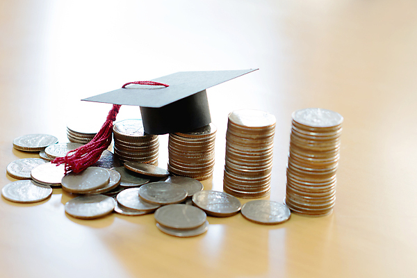 포토 JPG 해외이미지 교육 대학생 돈 졸업 설계 사람없음 가로 금융 동전 저축 주기 대학교 가정경제 투자 문제 대출 빚 조언 지원 캡모자 해외포토 모자_잡화 학생 컨셉 비즈니스 학교 가정 모션 경제 재산 파일형식 이미지허브